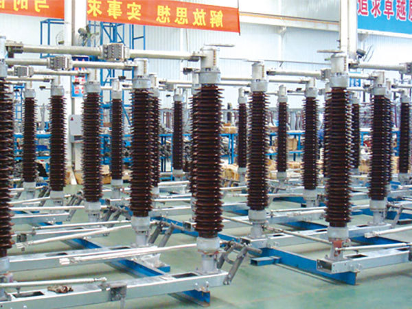 GW4-40.572.5126145252Ⅲ外壓式觸指雙柱水平端口中央開斷式隔離開關